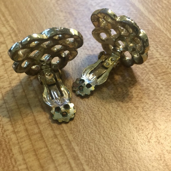 Vintage Silver Patterned Clip On Earrings - Picture 3 of 8